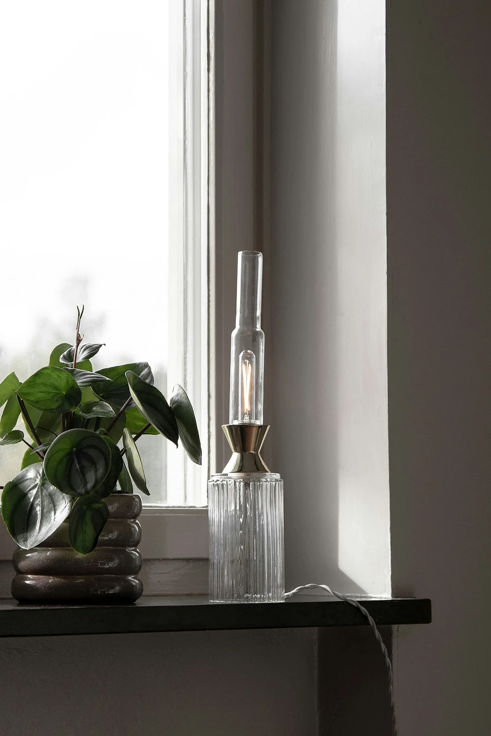 Globen Lighting Ester Table Lamp, Clear/Brass - Afbeelding 2